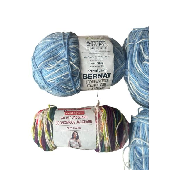 Bernat Forever Fleece Finer LOT 100% Polyester - Picture 3 of 3